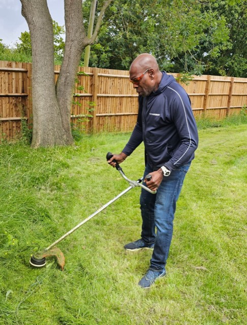 Afternoon its warm is time to spend time in the garden get some air in the lungs this pic before shoulder operation!! At the moment I can pick up some weeds!