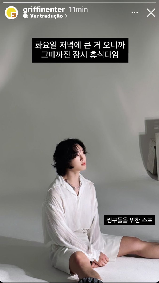 OnewSupportBR's tweet photo. 🐰[RUMOR] de que algo grande vai sair sobre #ONEW nesta terça-feira! Rumores de fancom, de turnê ou álbum novo. É nesse pé que estamos! 

As legendas dizem: 

“vem algo grande na terça e vamos descansar até lá. 
Spoiler para jjingus.”

Quais as apostas de vocês? https://t.co/uwT62LnViy