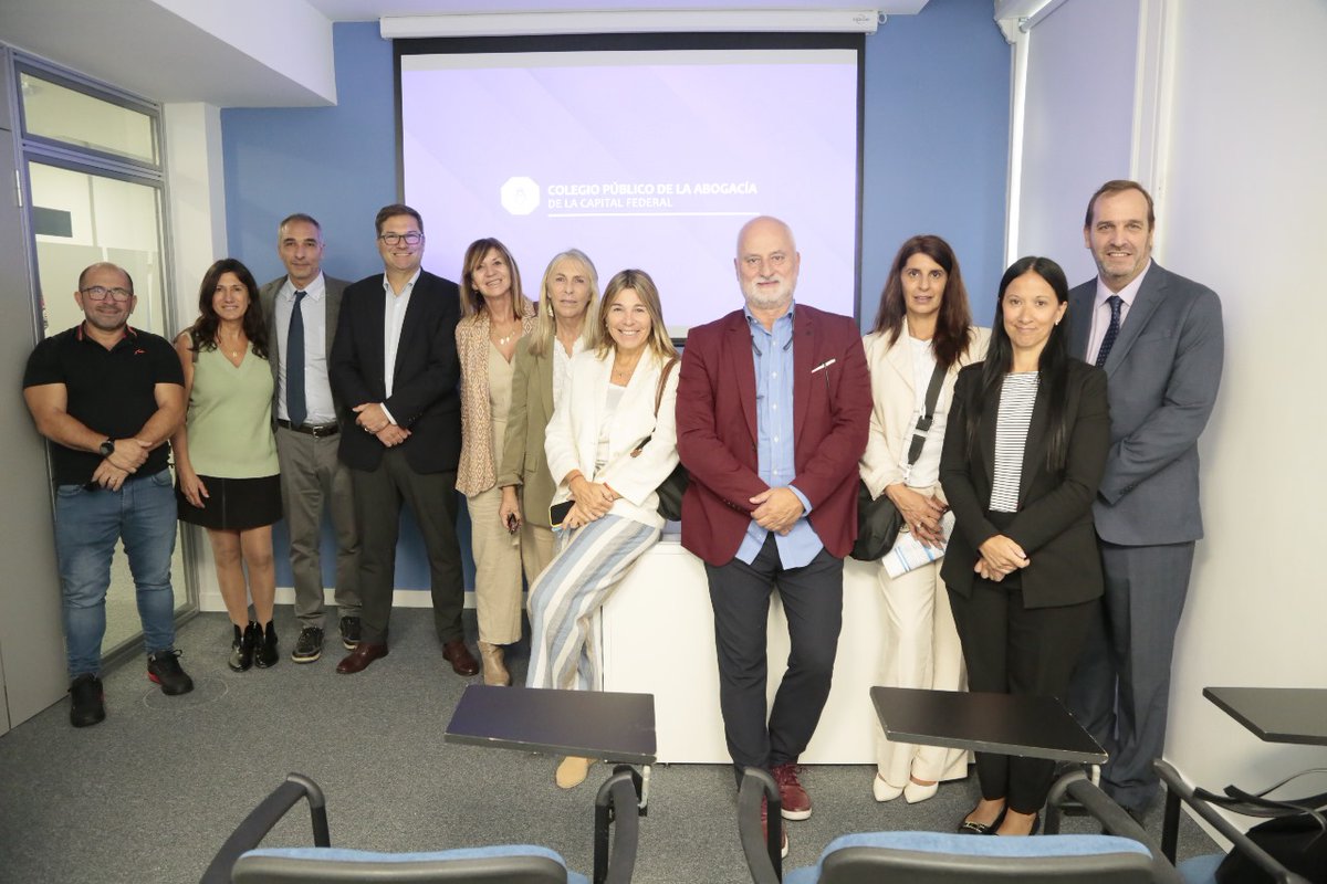 martincasares's tweet photo. Inauguramos las nuevas aulas de Uruguay 412.
Más capacidad, tecnología y oferta de cursos para los matriculados. #compromisorenovado #lista67 https://t.co/U2xAwTojyH
