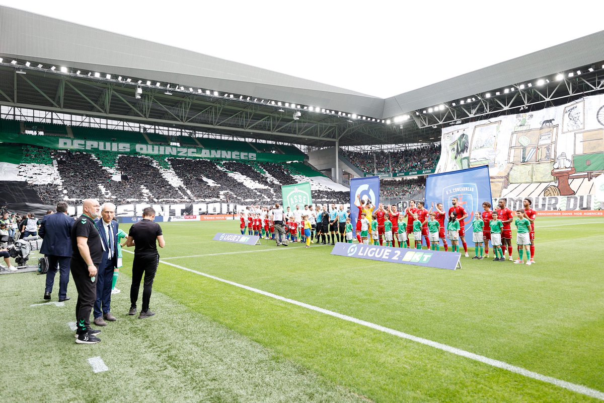 ActuFoot_'s tweet photo. MAGNIFIQUE. 😍💚🇫🇷

Pour les 90 ans du club, les supporters de l’AS Saint Étienne ont sorti le grand jeu face à l’US Concarneau !

Ces supporters méritent la Ligue 1. 👏 https://t.co/3UCLJ7sv2f