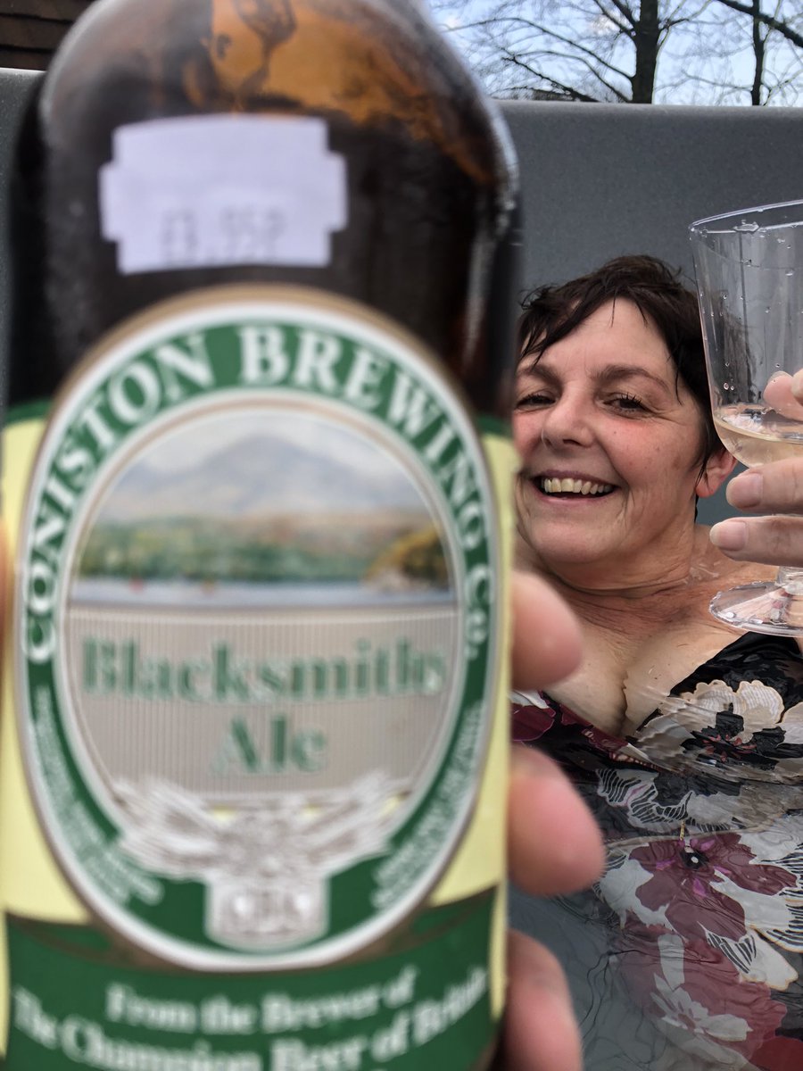 @ConistonBrewCo Blacksmith’s ale. In the lovely log fired hot tub at Wilson’s Arms at Torver. Photobombing courtesy of Mrs Mc !