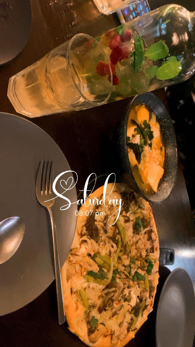 aestheticd38597's tweet photo. "Gathering memories one bite at a time. 🍽️ #FriendsFeast" https://t.co/vAXhCCoXug