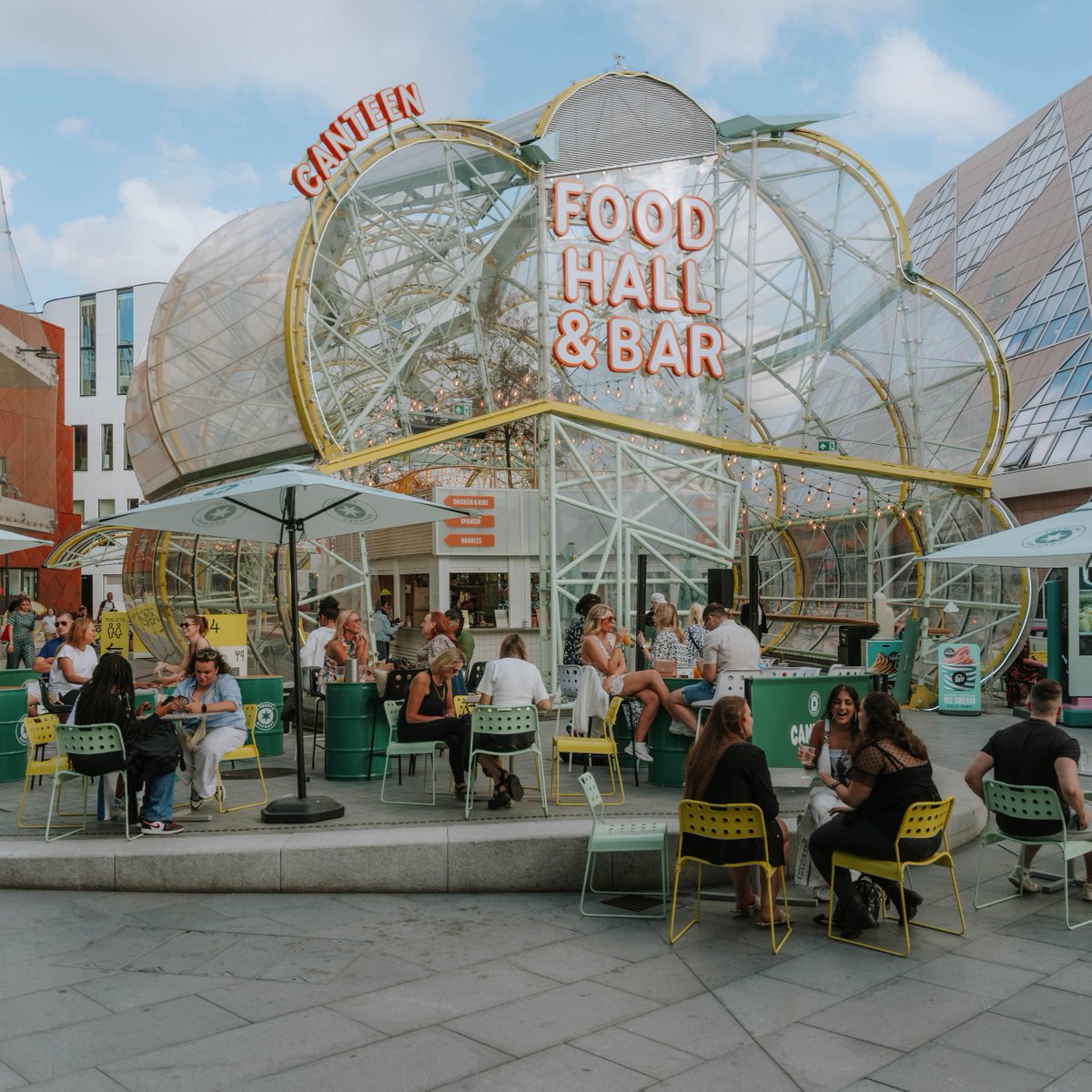 The weekend calls for a drink at @canteenfoodhall. With good vibes, cold beer, and classic cocktails, there's no where else you'll want to spend your afternoon. So gather your friends and head down to Greenwich Peninsula! #GreenwichPeninsula #NorthGreenwich #LondonBars