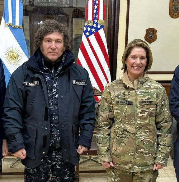 No harían lo que hacen sin respaldo, sin cobertura. 
Están en juego el derecho internacional y la integración latinoamericana y caribeña.