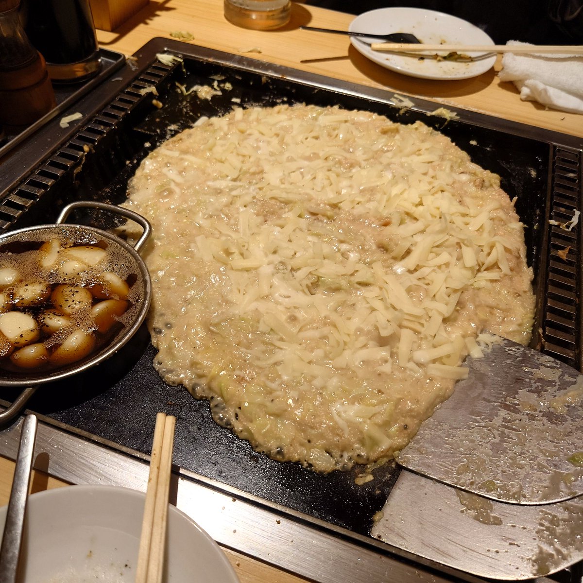 suzuk03's tweet photo. ファンミとても楽しかった。でもお腹すきすぎてダッシュでもんじゃ。幸せ https://t.co/jklhFSF4ON