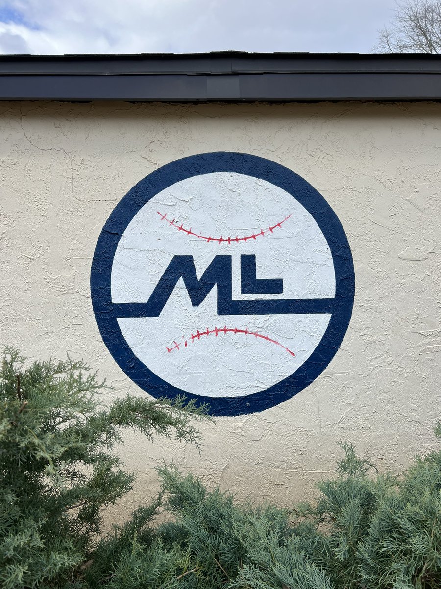 christen_rexing's tweet photo. #DelcoSportMom is in full swing! Coffee on the fields! First day of baseball AND lacrosse. Naturally it’s cold & windy AF & the games overlap across the county. This is the first year of kid pitch. Love the coaches, serious but fun.
☕️🌤️🥶⚾️🥍♥��
#DisarrayInTheDugout https://t.co/x1U9nowYNf