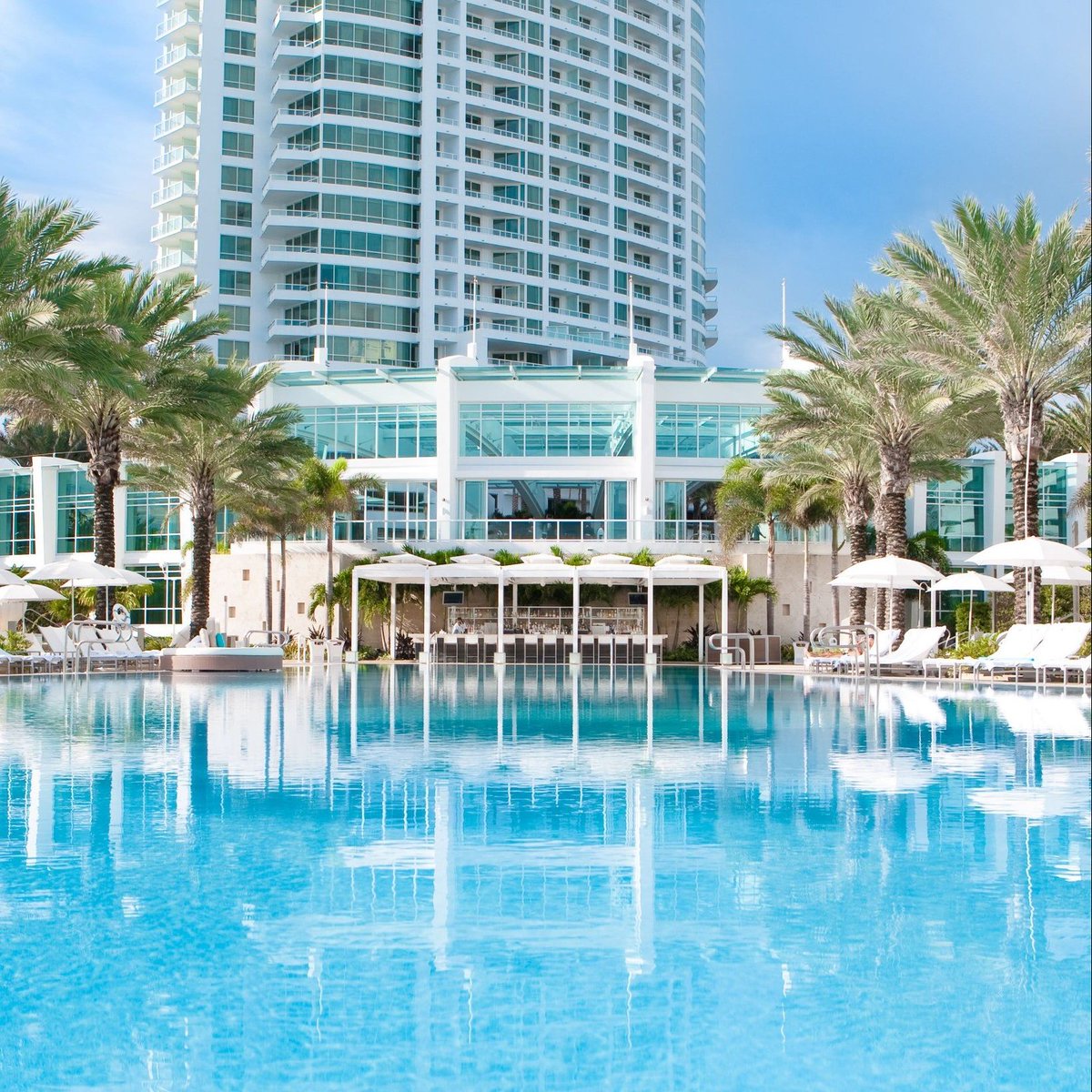 Live it up like the rich and famous at the historic, renowned Fontainebleau Miami Beach! With decades of Hollywood history to its credit, Fontainebleau Miami mixes classic style and modern luxury to create a wildly appealing blend of opulent experiences: gaytravel.com/gay-friendly-h…
