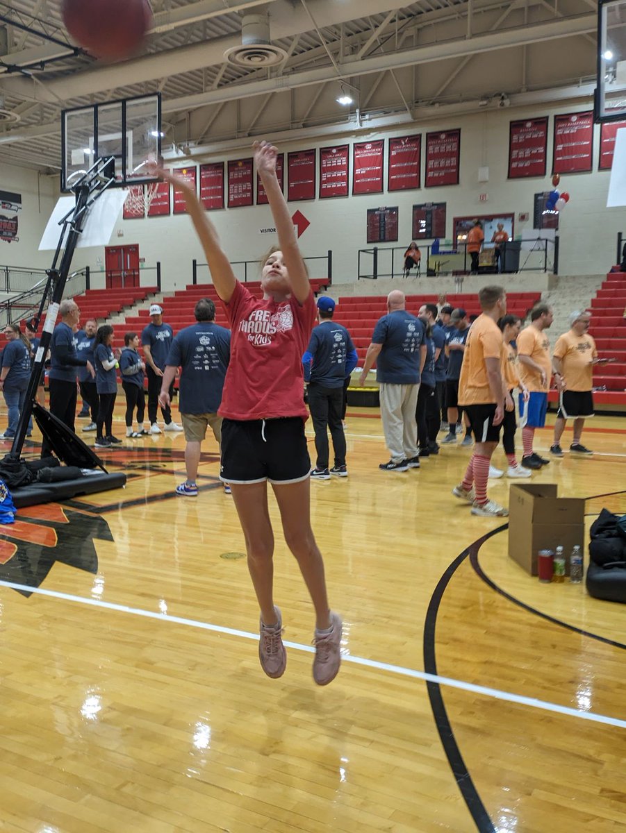 Wundy1983's tweet photo. 500 free throws this morning for a great cause @FTforKids! God is good. #FTFK https://t.co/k1jTaJp48F