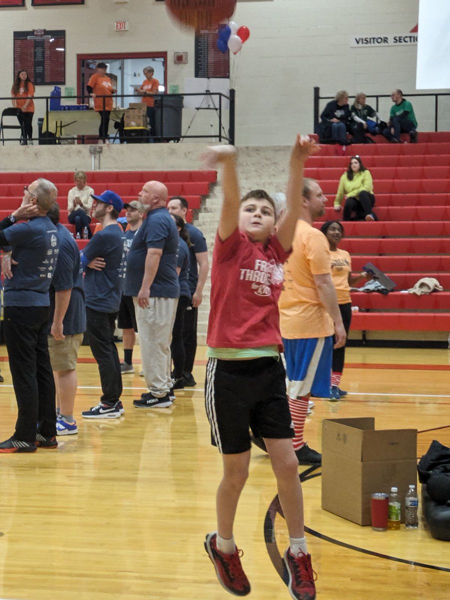 Wundy1983's tweet photo. 500 free throws this morning for a great cause @FTforKids! God is good. #FTFK https://t.co/k1jTaJp48F