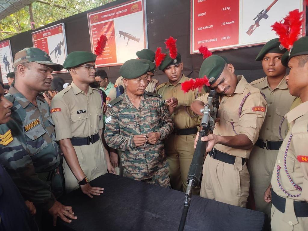 National Security Seminar & Weapon Display. 100 NCC Cadets of Mumbai attended the event at Ville Parle Mumbai. @DefPROMumbai @HQ_DG_NCC