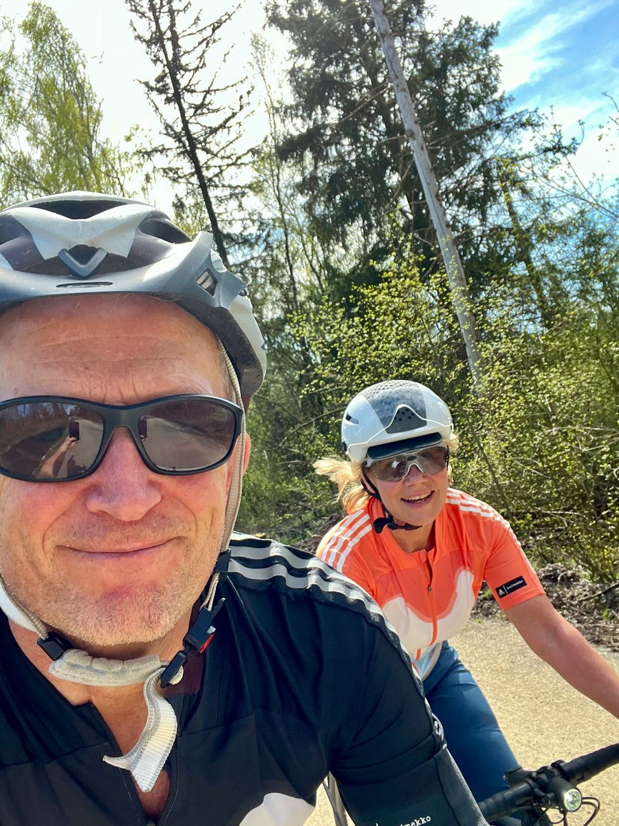 Kirsi_HoSt's tweet photo. erste Ausfahrt mit dem Gravelbike 34,5 km  🚴‍♀️🚴‍♂️ #sommerwetter 25 Grad C #gravelbike #weekendvibes #qualitytime https://t.co/Cvk7XOPiPZ