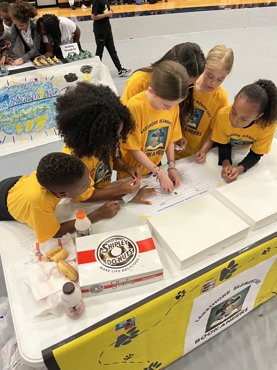 HumbleISD_LSE's tweet photo. It’s time to battle!!! Good luck to our LSE Bookaneers at the @HumbleISD Battle of the Books! 📚  📖🐆💛🖤 @PrincipalBenton https://t.co/i3zMLSGA13