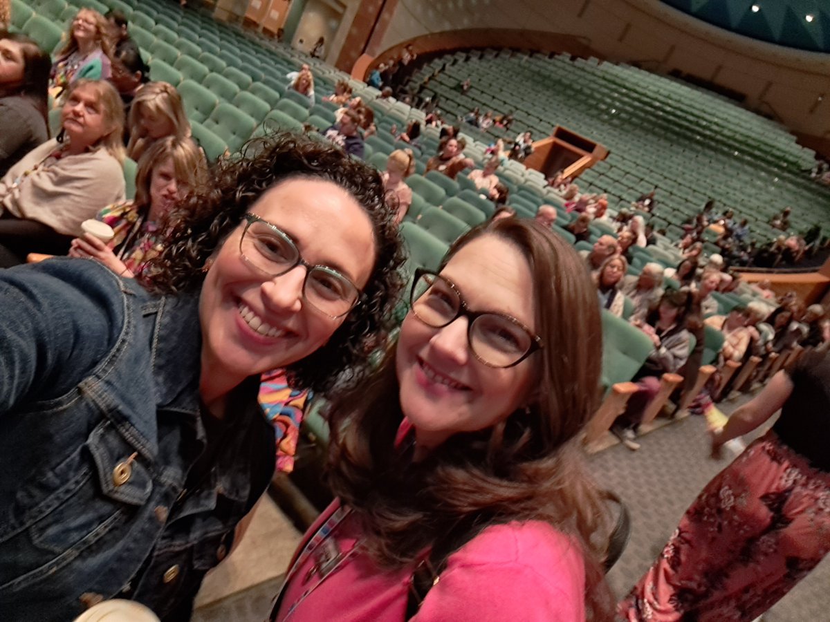 campbellartsoup's tweet image. And half of #teammiddle #naea24 @ArtLadyHBK