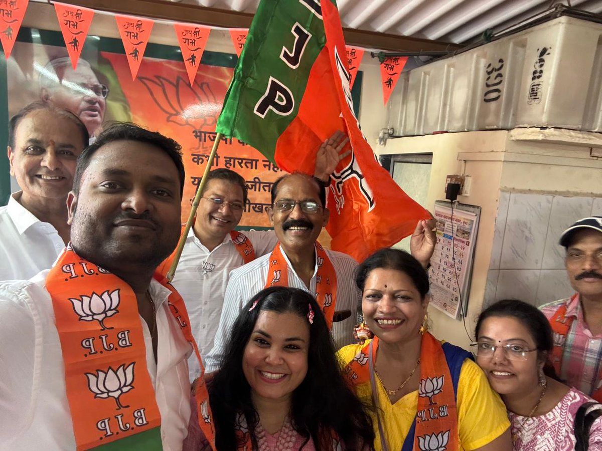BJP4Mumbai's tweet photo. समान विकास, राष्ट्रसेवा, सुराज्य आणि सुशासनाच्या निर्मितीसाठी अखंड आणि अविरत प्रयत्न करणारा जगातील सर्वात मोठ्या राष्ट्रीय पक्ष भाजपा स्थापना दिनानिमित्त प्रभाग क्र.117 येथे वॉर्ड महामंत्री सचिन करंजे जी यांच्या नेतृत्वात भाजपा स्थापना दिवस मोठ्या उत्साहात साजरा करण्यात आला. https://t.co/Oic5nWxJCT