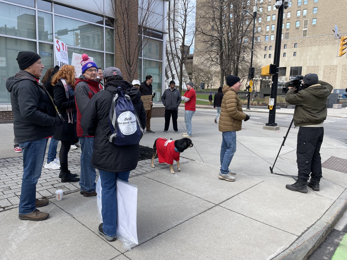 rocnewsguild's tweet photo. Spread the word far and wide! 

📣 📣 JOURNALISTS DESERVE A LIVING WAGE! 

Enough time has been wasted. Let's get a fair deal done, @Gannett. We want a #faircontractnow! https://t.co/hLMvpYdiXZ