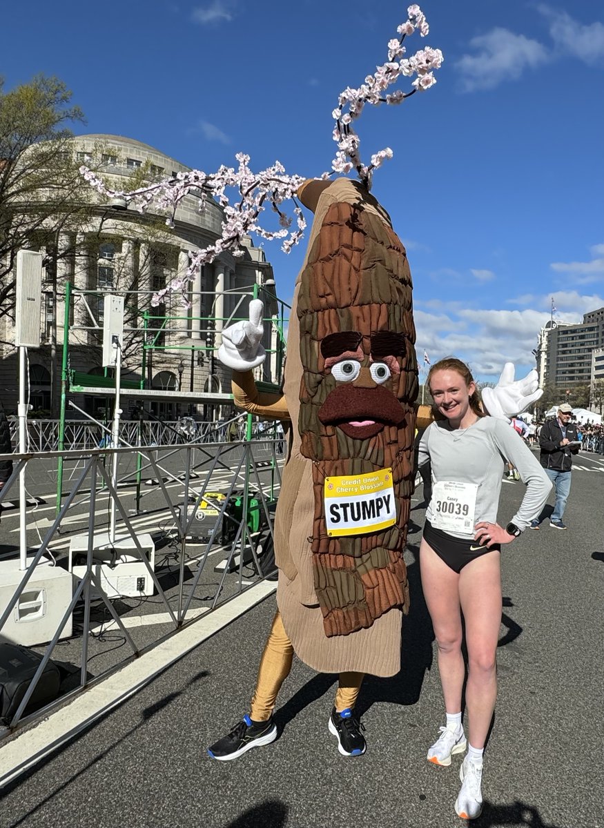 Casey Greenwalt (posing with race mascot Stumpy) was the women's winner at this morning's @CUCB 5-K, the warm-up act before tomorrow's #CUCB2024 10-miler. Greenwalt clocked 18:14. Men's winner was Jonathan Ladson in 16:09. There were 6404 finishers. 📷@janemnonti1 for RRW.