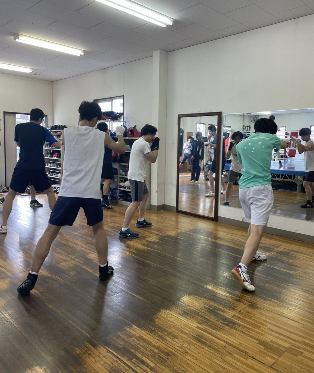 utboxing tweet picture