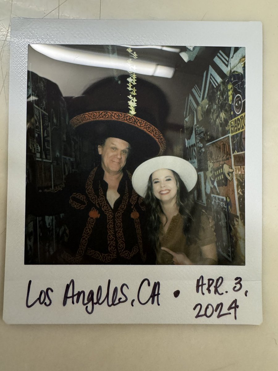 S I E R R A • H U L L ✨ tweet media