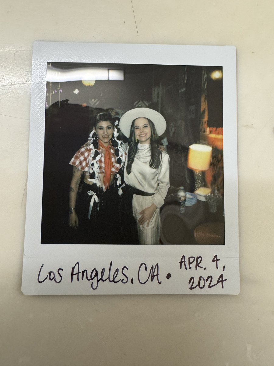 S I E R R A • H U L L ✨ tweet media