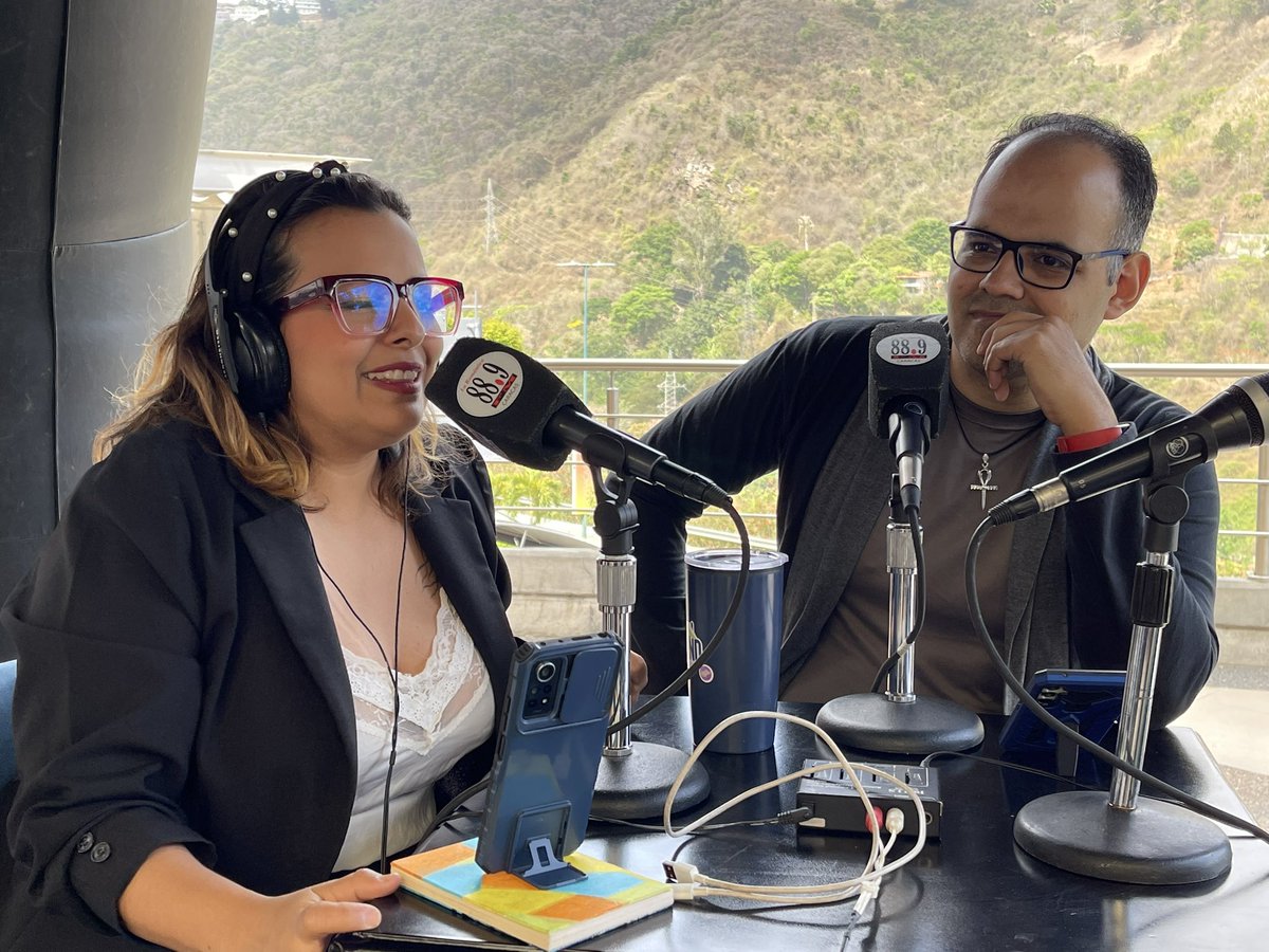 laromantica889's tweet photo. Estamos en vivo desde Parque Cerro Verde en el Festival del Libro y La Lectura. 

#Enfoca2 https://t.co/YHD4Z7mfk3