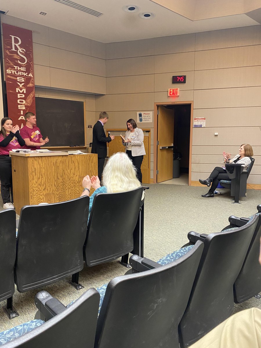 Had an amazing time stepping in as the alum speaker at the Stupka Undergraduate Research Symposium back at my alma mater! It was my first time presenting at the symposium and I had so much fun presenting some of my dissertation work. Stupka will always be a special place ❤️🧪