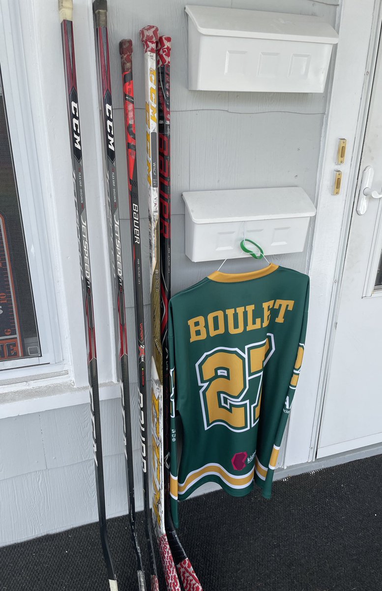 #April6 #6years ⁦@GreenShirtDay⁩  #LoganBouletEffect 
⁦@TobyBoulet⁩ #HumboldtStrong ⁦@HumboldtBroncos⁩ ⁦⁦@30G30N⁩ #SticksOut