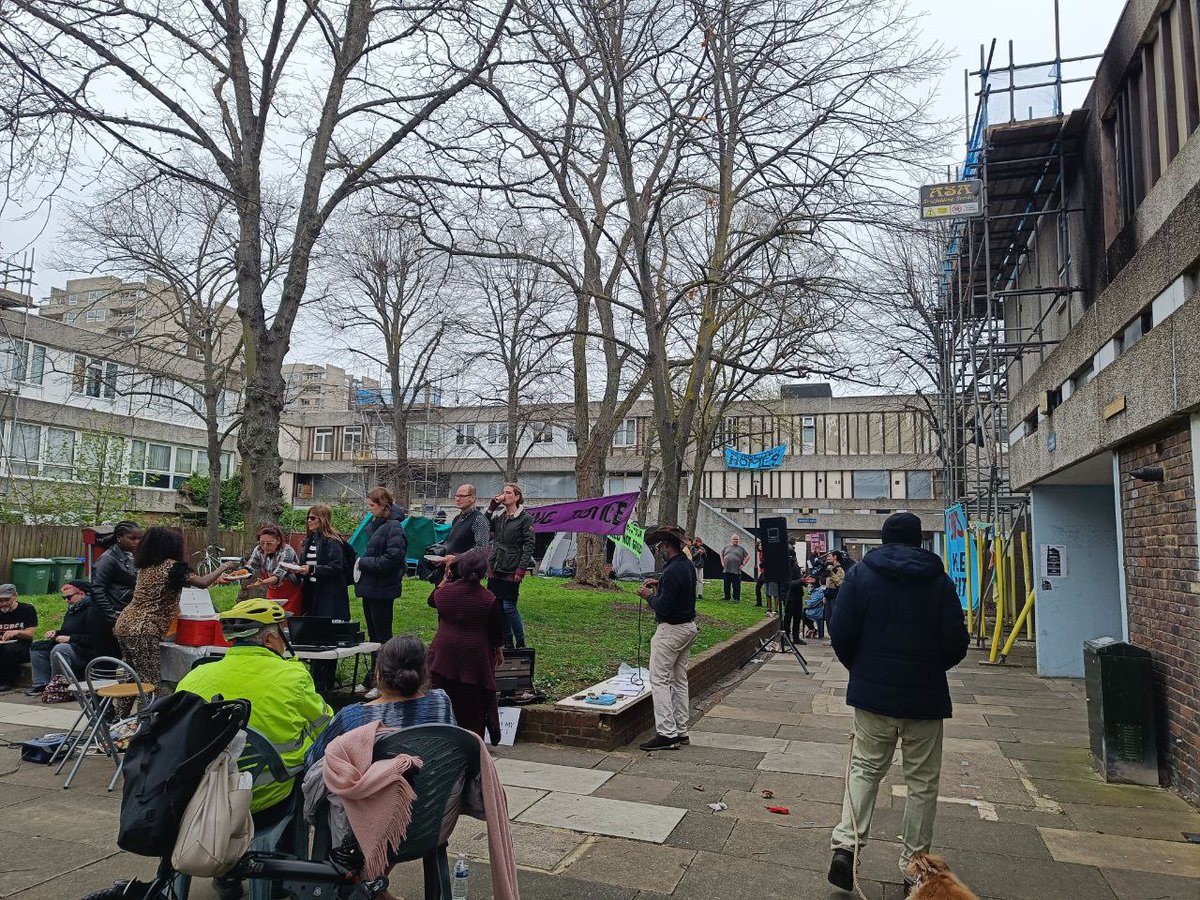 Campaigners supporting the protest occupation on Lesnes Estate are holding open workshops tmro @architectsCAN @publiclawcentre @CorpWatchUK Join Us! 24 Hinksey Path SE2 9TB #RefurbishDontDemolish #Fillemptyhomes Join us!