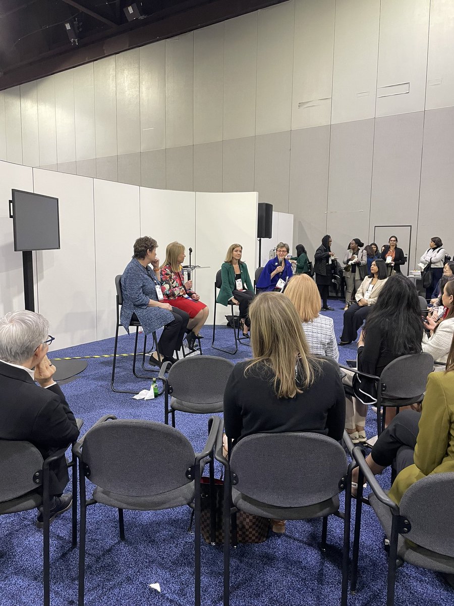 At the Women In Cardiology lounge! Learning from the experience of female leaders. #WomenEmpowerment #WIC #MedTwitter #Cardiology #ACC24 @ACCinTouch @WomenAs1 @AmiBhattMD @DrToniyaSingh @purviparwani @UW @uabmedicine @CarrieLenneman @Lisa_Jackson_MD @lisacrymes