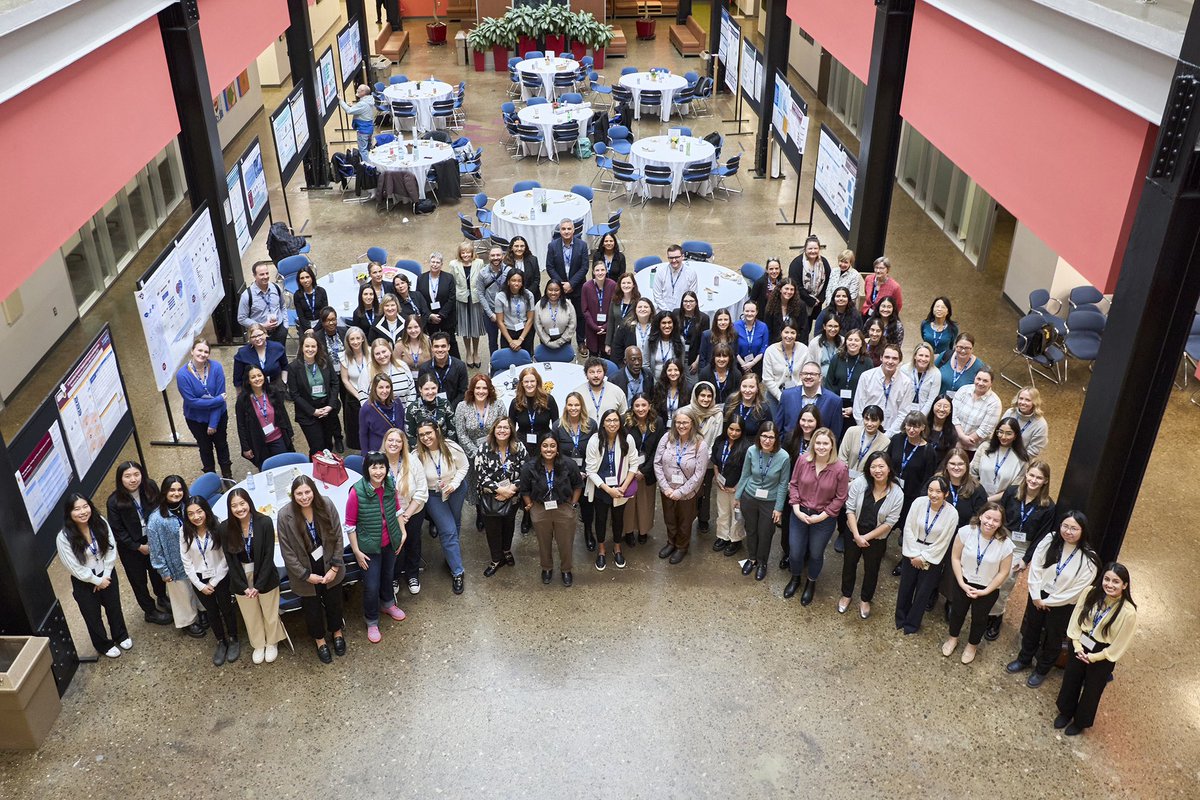 If you know anything about the Offord Centre, you know we love taking group photos! This is the largest group photo we’ve ever taken. Special thanks to our photographer at #OCResearchDay for this picture!📸 #community #research #childhealth #team #groupphoto #impact #collab