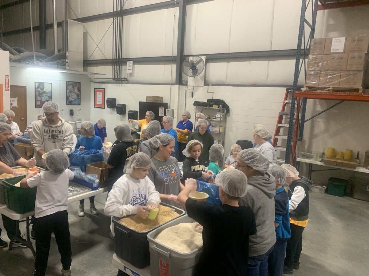GV Student Council making a community impact at Pack Away Hunger this morning!
Great job Eagles!
#eaglessoar