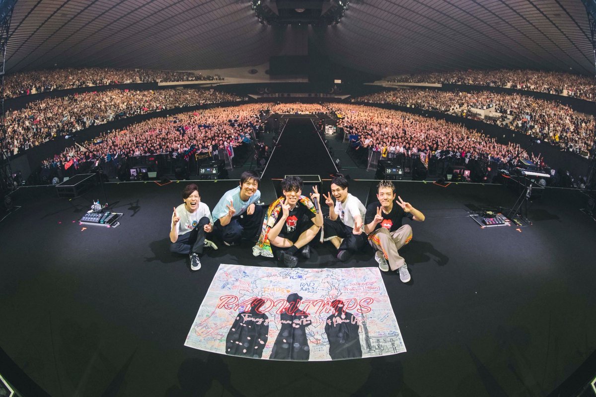 YojiNoda1's tweet image. ASIA TOUR Day1.
サイコーすぎた。ありがとう。
はじめて歌いながら普通に「歌詞間違えた」と言ってしまいました。
それには理由があって「僕の心は君の2倍」と歌ってしまったからです。歌いながらじわじわ笑いが込み上げてきて抑えるの必死だった。…