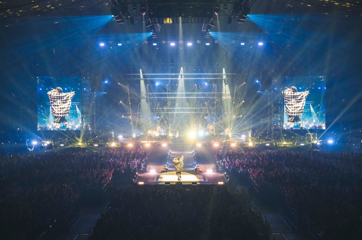 YojiNoda1's tweet image. ASIA TOUR Day1.
サイコーすぎた。ありがとう。
はじめて歌いながら普通に「歌詞間違えた」と言ってしまいました。
それには理由があって「僕の心は君の2倍」と歌ってしまったからです。歌いながらじわじわ笑いが込み上げてきて抑えるの必死だった。…