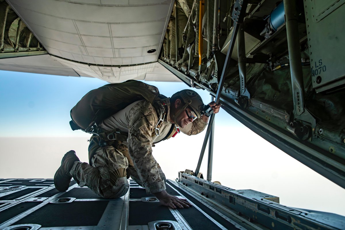 USMarineCorps's tweet photo. As Marines, we utilize our training and tactical mindset to help us execute missions and win battles.

Reconnaissance Marines free fall jump during Exercise Tiger TRIUMPH in Visakhapatnam, India. https://t.co/QpYZM2rtsI