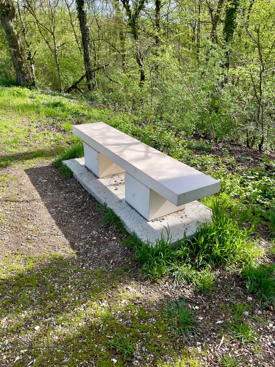 HennyJolzer's tweet photo. Henny Jolzer: Bench (Untitled, No Words), 2024. https://t.co/wL6jQi3v8C