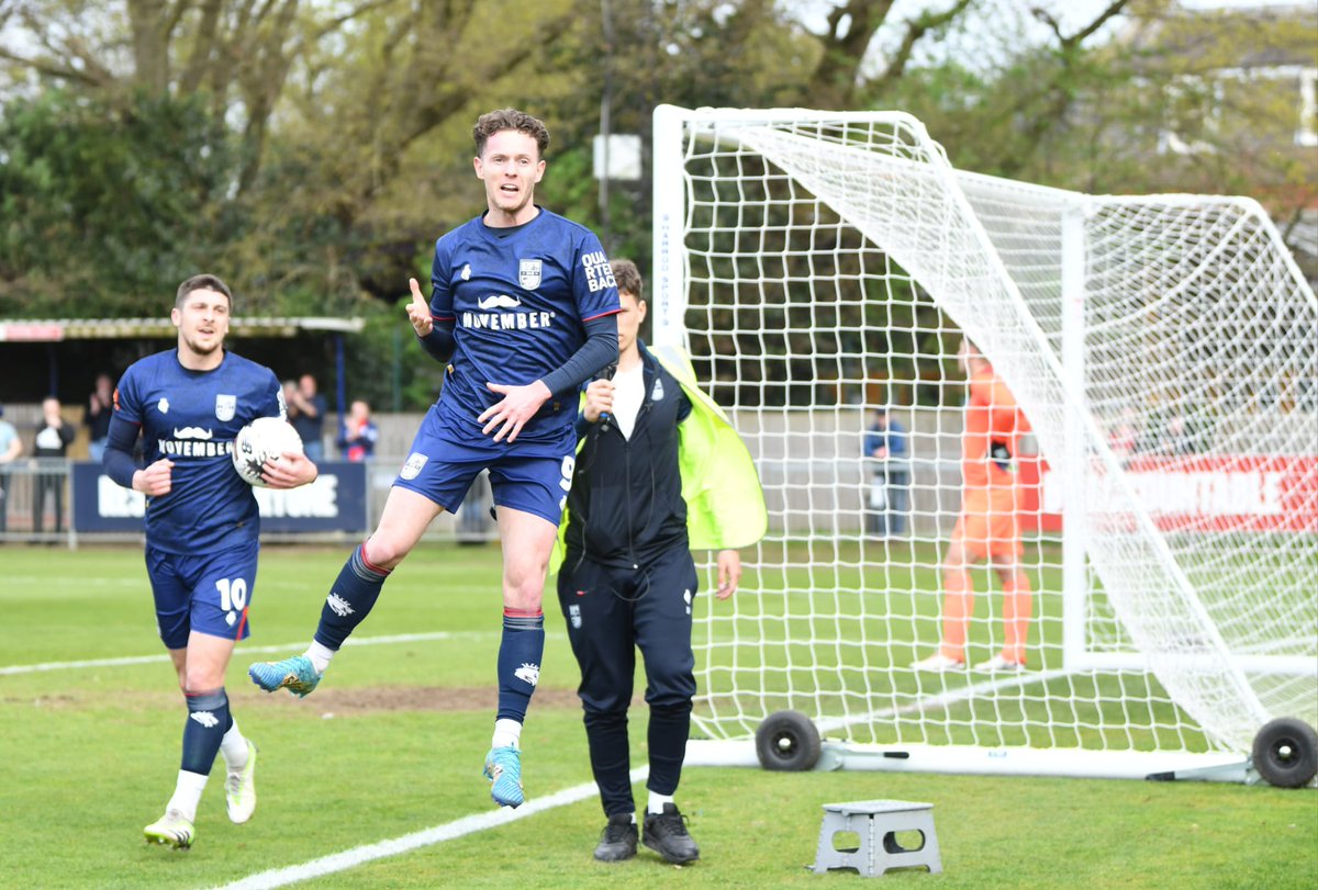 Ben Seymour is delighted after extending his goal tally 😁

🦫 1-0 🦚

#HAMRICHFC 🔴🔵