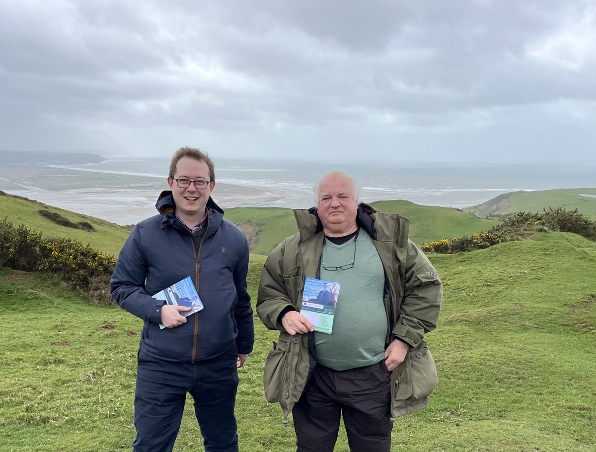 Good day out in #Aberdyfi talking with local residents. Clear frustration at Plaid run Gwynedd council increasing council tax by a staggering 9.54%

While Conservatives introduced an NI cut worth £900 on average, Plaid chose to hit families with higher taxes.
