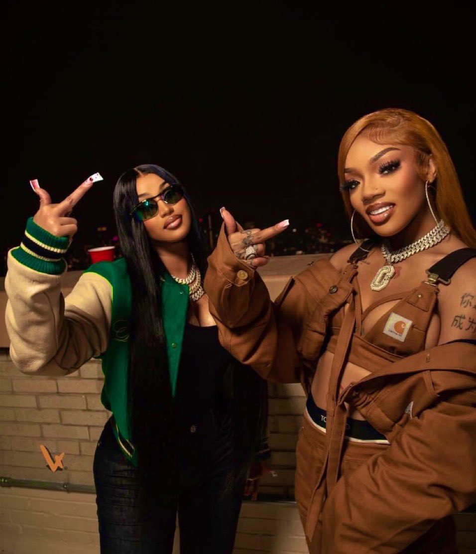 .@GloTheofficial Earns Her 2nd No. 1 Hit On The iTunes US Chart. 

•2022 — Tomorrow 2 (with Cardi)
•2024 — Wanna Be (with Megan)