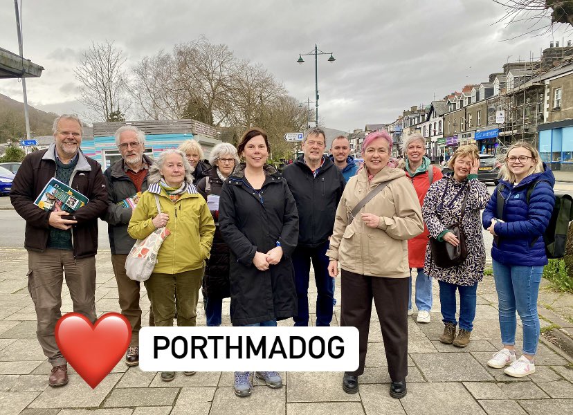 LSRPlaid's tweet image. Great response on the doorstep in #Porthmadog today. Thanks to my crew of faithful helpers and to local @Plaid_Cymru Cllr @NiaJeffreys for her support. 

#GeneralElection #LSRPlaid24