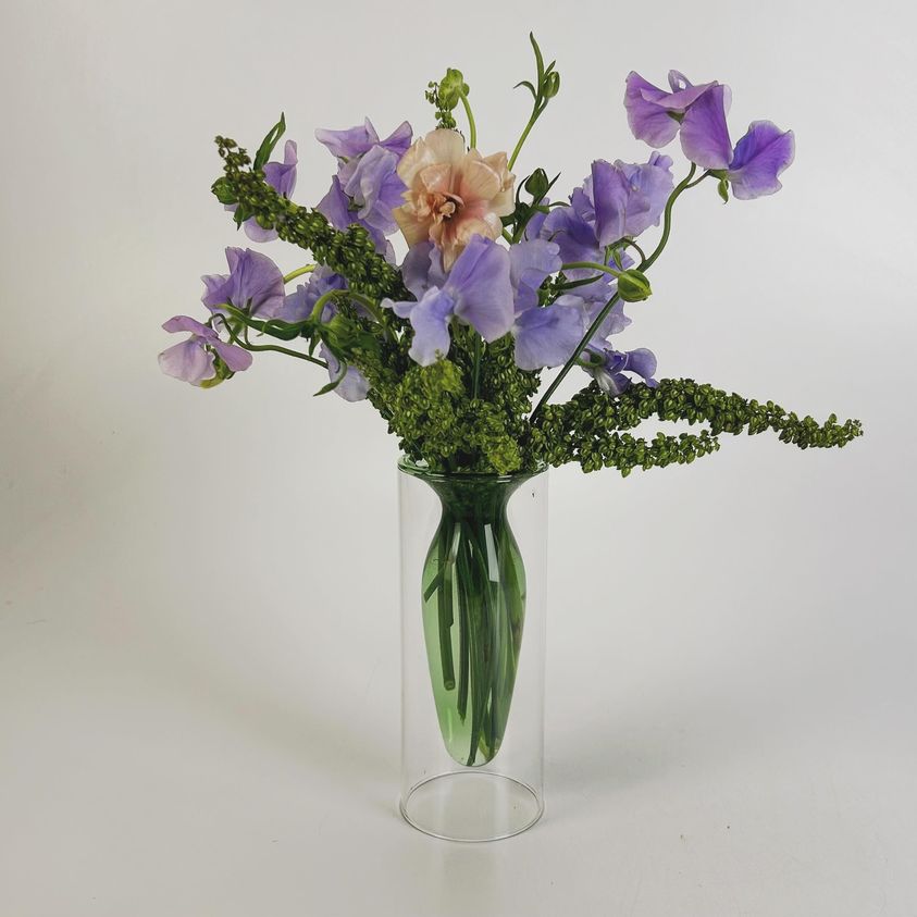 Check out these stunning arrangements made w/ sweet pea. The sweet pea, native to the Mediterranean, bears clusters of spring + early summer flowers in various colors, incl. red, pink, blue, white, + lavender. They resemble fringed butterflies + have a sweet smell. #sweetpea