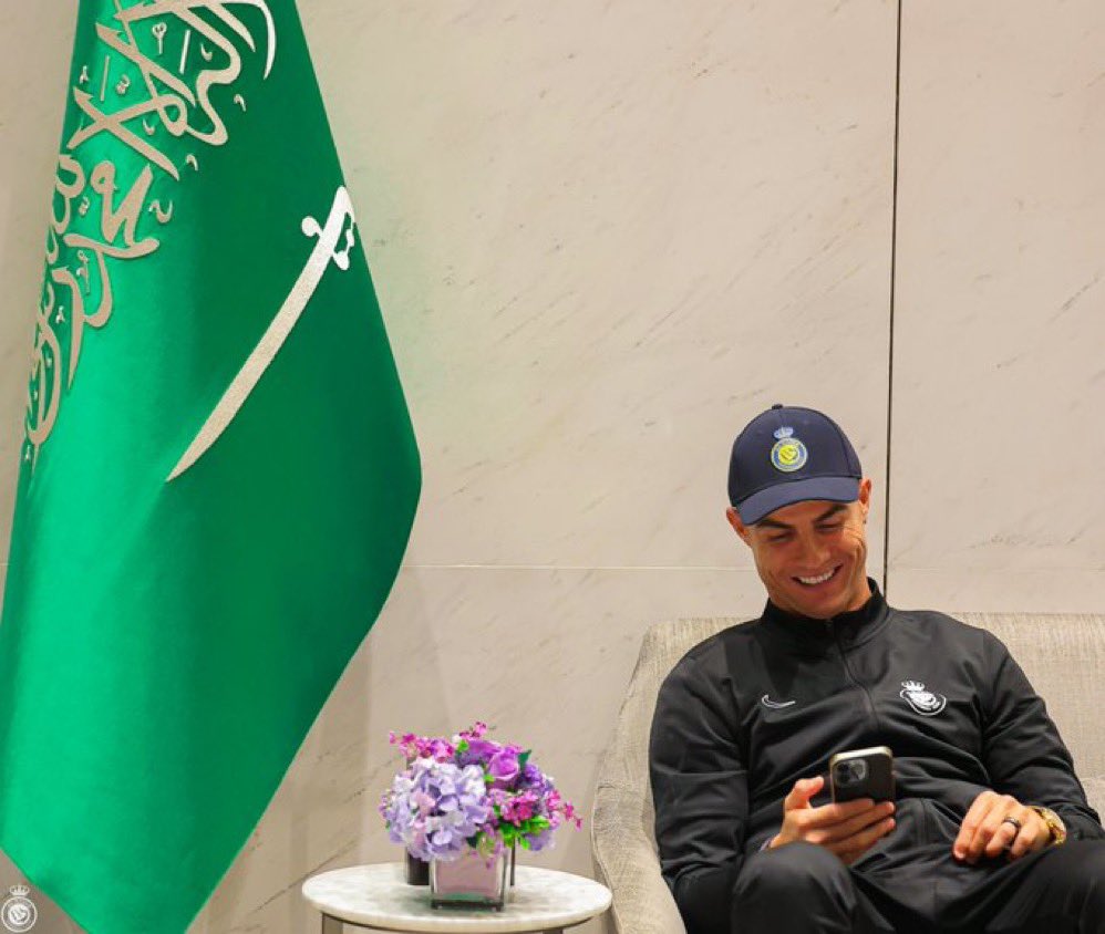 HalalNation_'s tweet photo. May Allah guide Ronaldo 🤲🏾 https://t.co/eTZRvTC25V