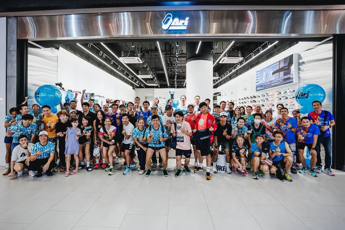 Loverunnn's tweet photo. วันนี้ได้ไปร่วมวิ่ง และร่วมงาน Ari Running True Digital Park "Grand Opening" ฉลองเปิดสาขาใหม่ เรียนเชิญเพื่อนๆนักวิ่งย่านสุขุมวิทมาเยี่ยมเยียนกัน พร้อมต้อนรับด้วยโปรโมชั่นอีกเพียบ
ส่วนลด Ontop 10% ตลอดทั้งเดือนเมษายน 2024

#AriRunning #FillYourRun #FillYourRunSkyTrack #AriRunningTrueDigitalParkGrandOpening