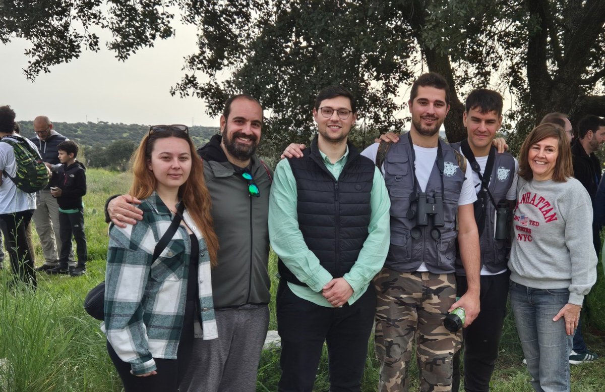 MASORANGE_ES's tweet photo. Una mañana de sábado diferente con @Iberozoa disfrutando de una ‘Biomaratón contra la basuraleza’ en el Monte de Viñuelas en @ayto3cantos. Gracias los voluntarios #MASORANGE que han ayudado a limpiar el bosque y a registrar fauna autóctona con la aplicación iNaturalist https://t.co/k9z1ZHHh1o