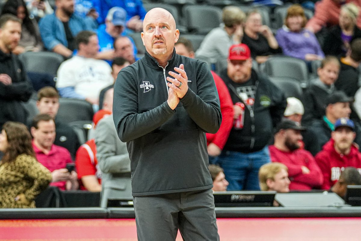 .@CoachGraves10 has been named the Interim Men's Basketball Head Coach tinyurl.com/wvsnkk5u #MarchOn