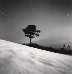 #BricioleDiPensieri <<Scrivere poesie non è difficile. Difficile è viverle.>> Charles Bukowski #photo Michael Kenna