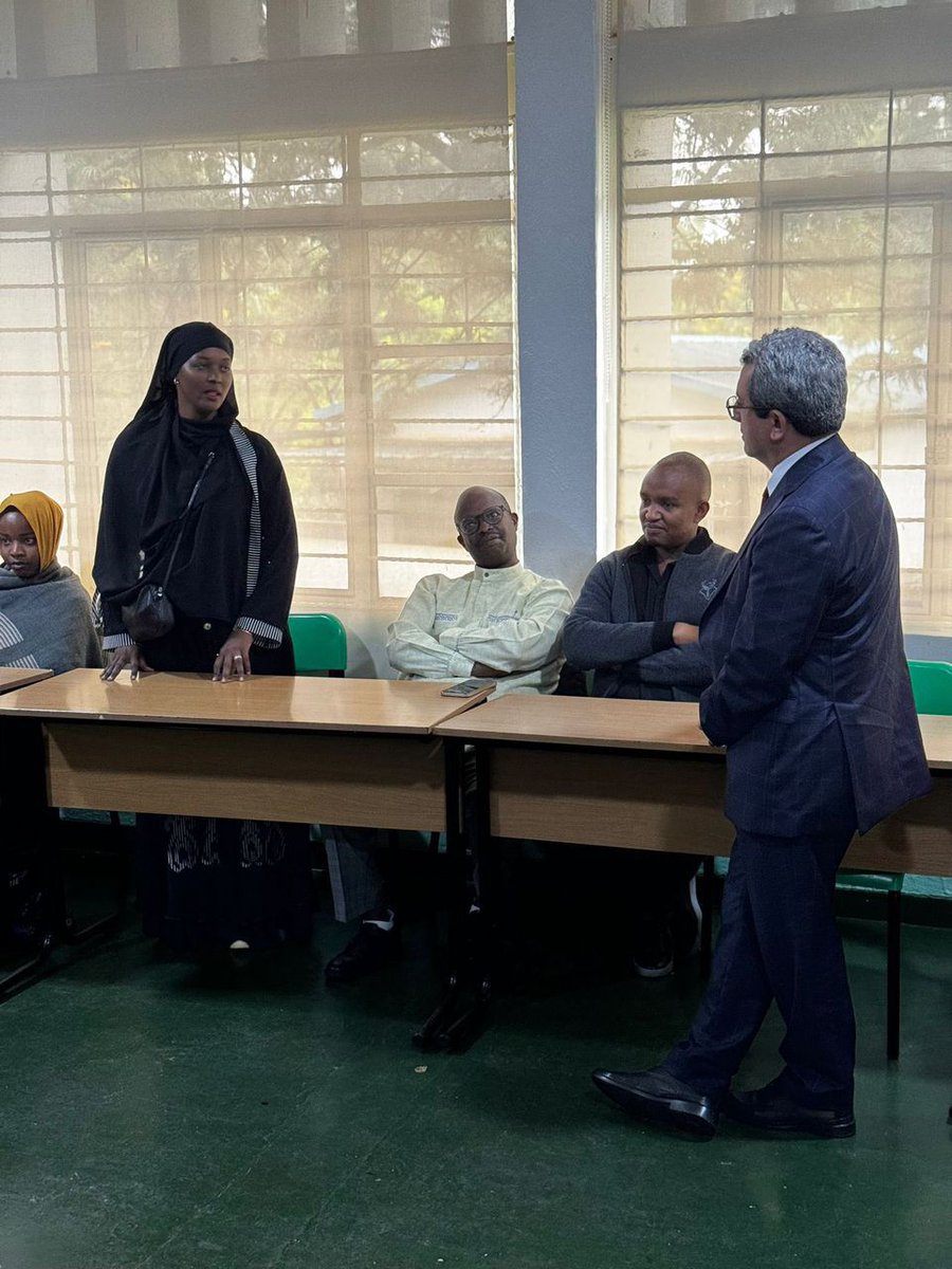 During his visit to #Rwanda, Deputy Minister @A_Yildiz_ from the Ministry of Foreign Affairs of the Republic of Turkey visited the Yunus Emre Institute located at Gikondo campus. In this visit, he held an interactive session with students studying Turkish language at @yeekigali