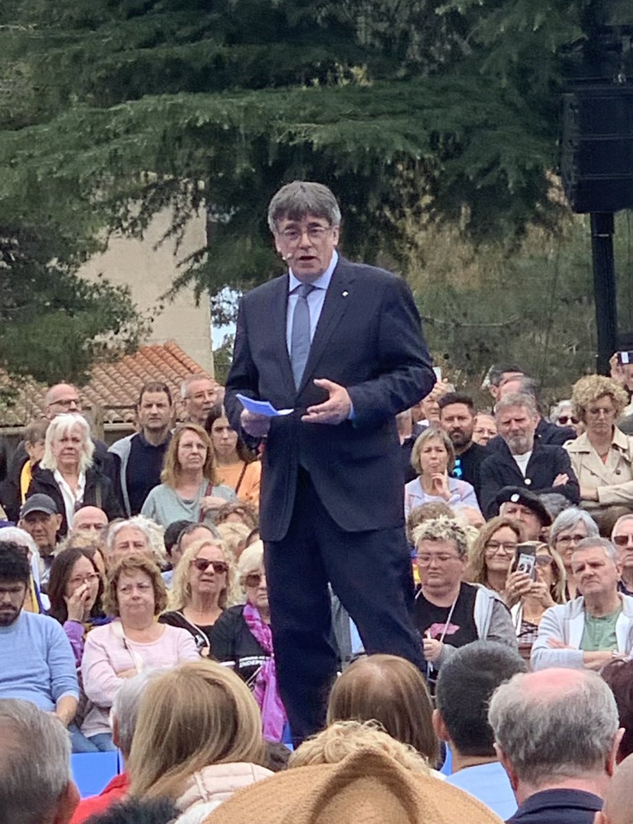 pilarrojasm3's tweet photo. Presentació a @Elna de la llista de @JuntsXCat + @KRLS per a les #eleccions12M . 
Som-hi i a totes! https://t.co/Nx3nIMZ0y2