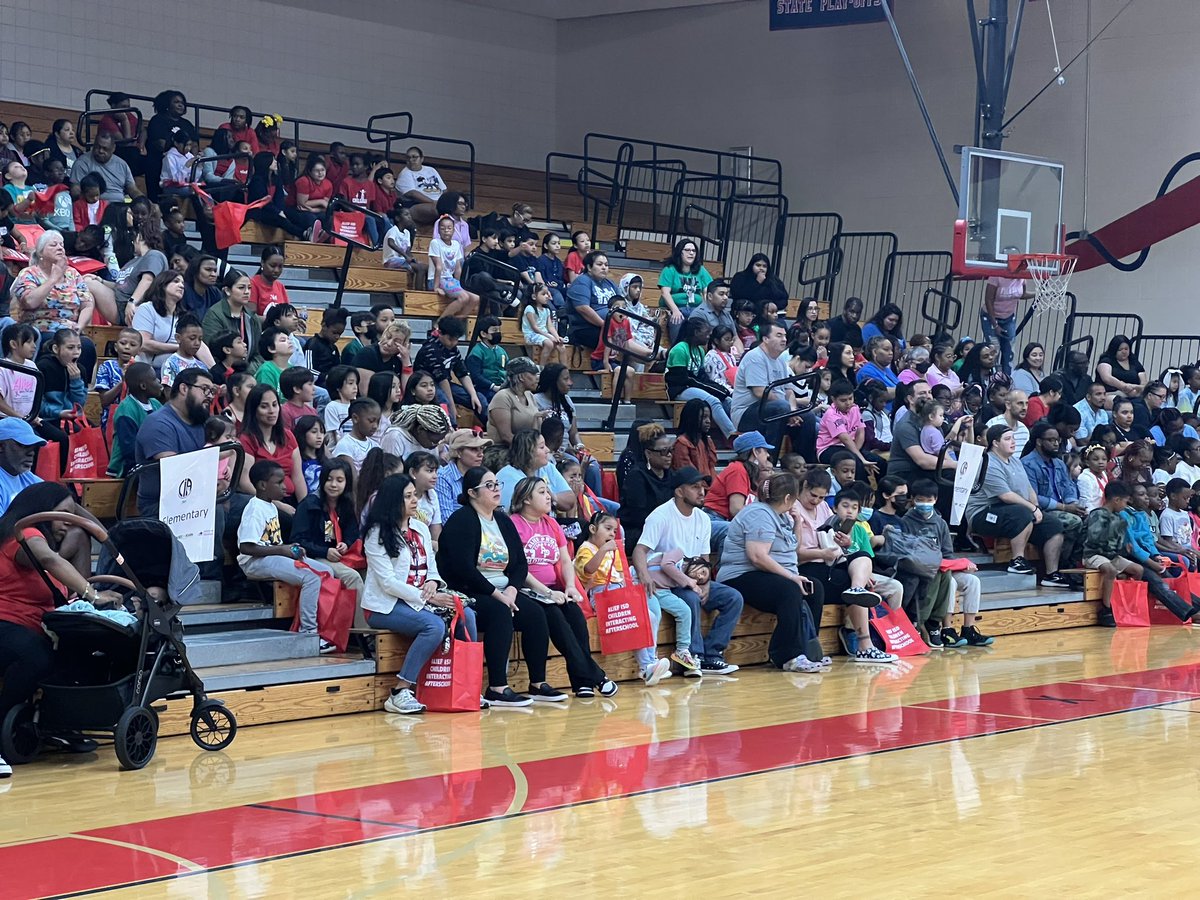 Thank you so much @TiffanyForAlief for opening up our #CIAMarketDay2024!! Such inspiring words to get us started this morning!! @AlSD_CIA @AliefISD @AISDSupe @DrJYAndrews @TheExecEFFECT @AliefFedGrants