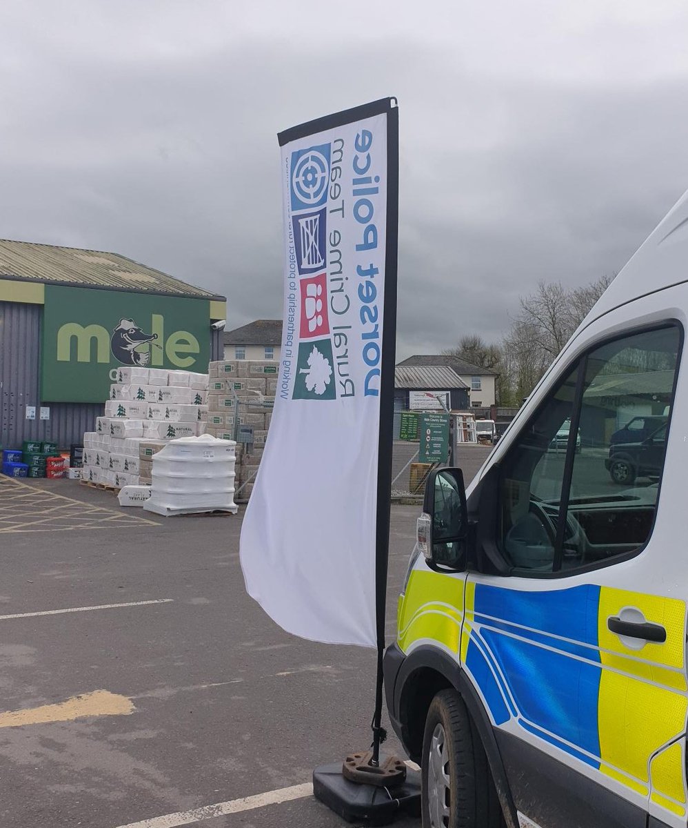 This morning Chris from the Rural Crime Team spent time at the Mole Valley Store in Gillingham. Thanks to the store and all the visitors who came over to have a chat. #DorsetPoliceRuralCrimeTeam #RuralCrime #CrimePrevention #PCSO6644
