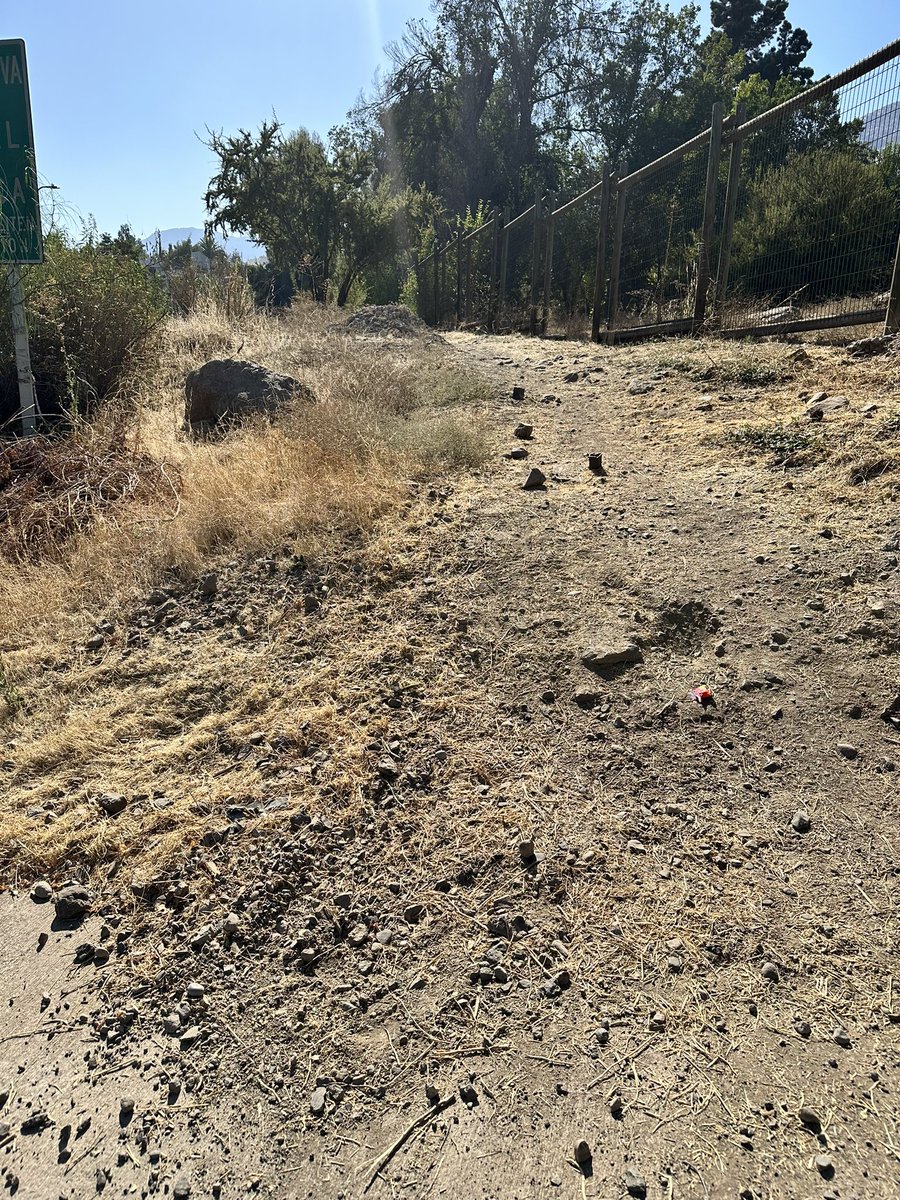 cl_rudyproject's tweet photo. @MuniLaReina sería interesante resguardar más a nuestros niños en Álvaro Casanova esquina Eduardo castillo Velasco, veredas incompletas, cruce peatonal no demarcado en una intersección muy peligrosas favor su ayuda evitemos un incidente futuro https://t.co/ceSAvbz0cu