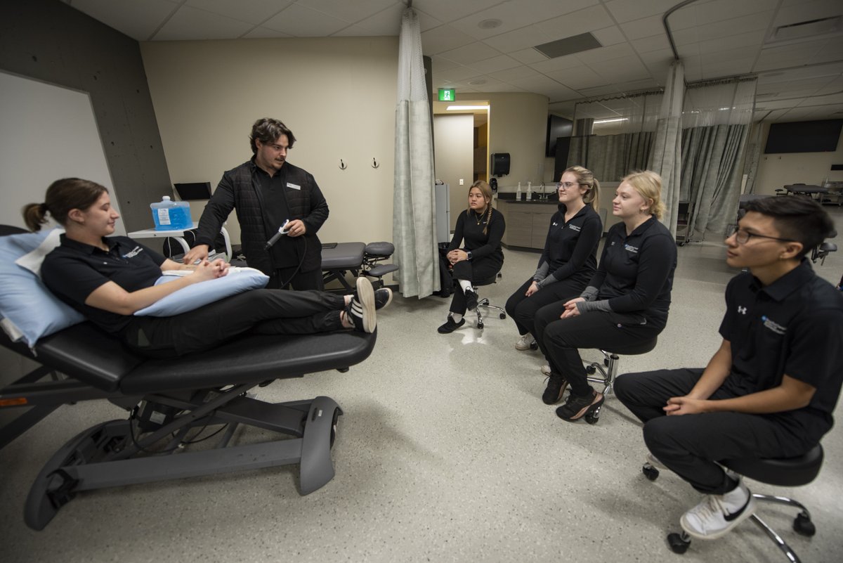 Did you know that our Welland Campus hosts the Performance Therapy Clinic? 🏥💪 Not only do they offer affordable physiotherapy services, but they also provide valuable hands-on experience for our students. For more info or to book an appointment, visit ⤵️ niagaracollege.ca/alliedhealth/p…